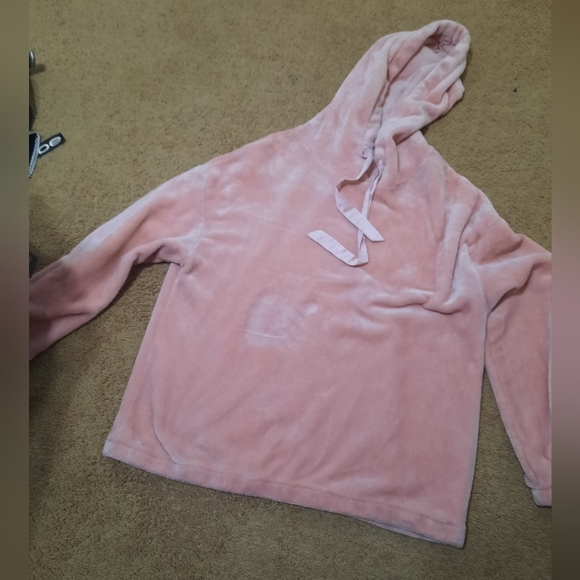LC Lauren Conrad Sweaters - Suuuper soft pullover hoodie
